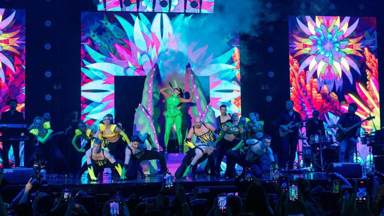 LAV The Show backdrop