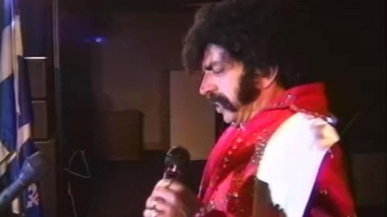 Elvis Gratton, président du comité des intellectuels pour le non backdrop