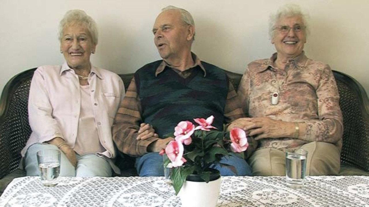 Ménage à trois backdrop