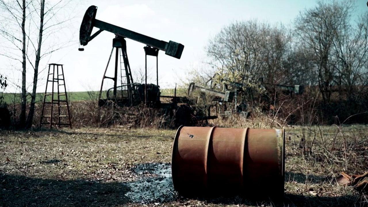 1939 / 1945 : La Guerre du pétrole backdrop