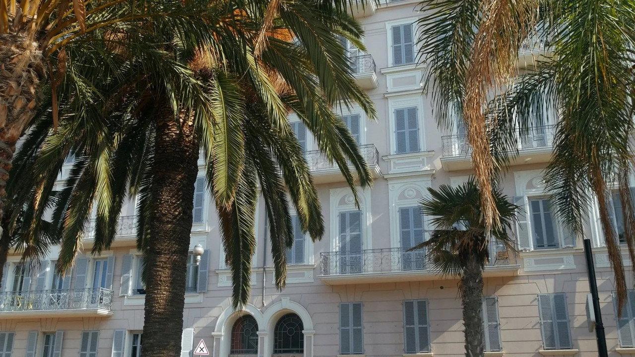 Nice, les artistes et l'azur backdrop
