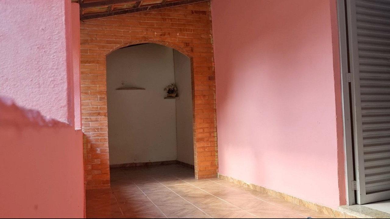 Crônica de uma casa vazia backdrop