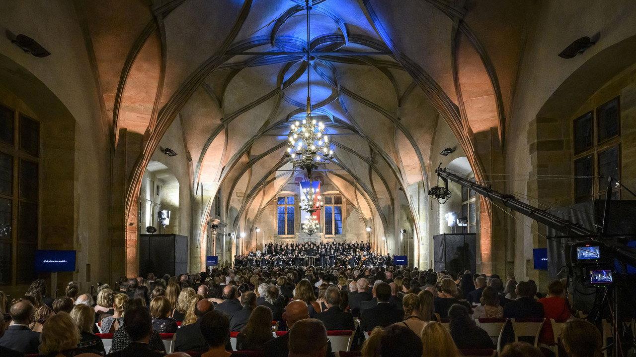 Benjamin Britten: Válečné rekviem backdrop