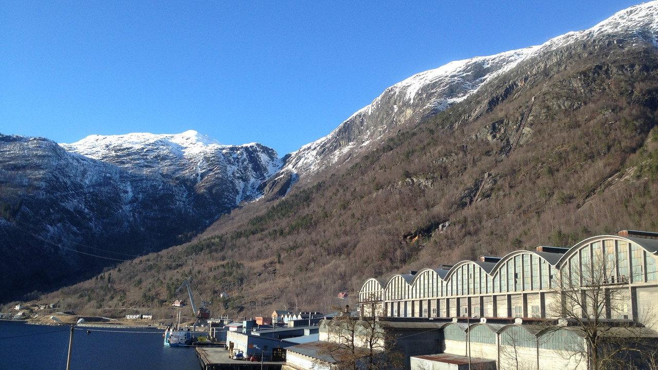 Frå solside til skuggeland? -Industristaden Ålvik i Hardanger backdrop