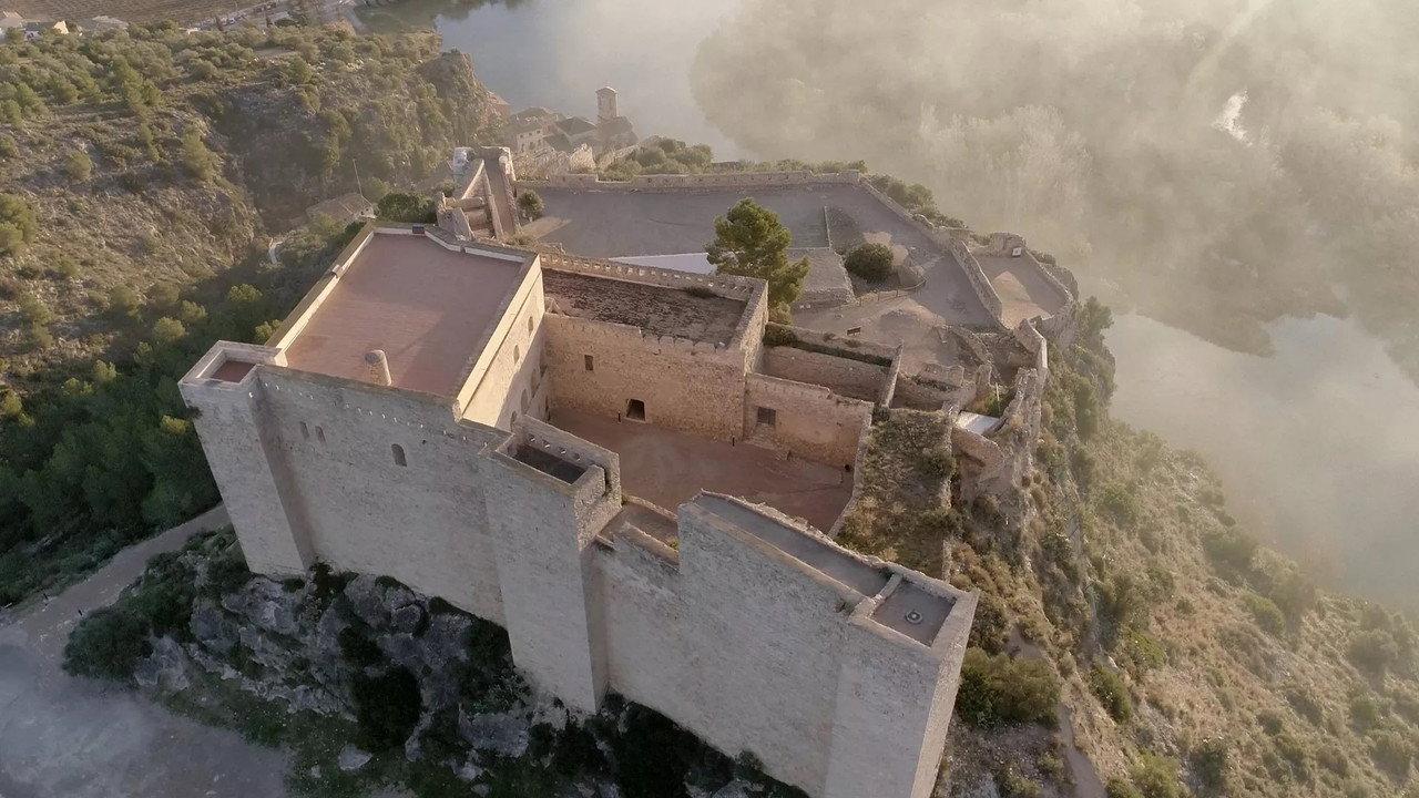 Amazing Engineering: Knights Templar Castles backdrop