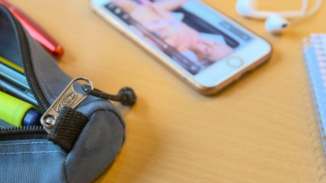 Jugend, Sex und Internet - Wenn Teenager Pornos gucken backdrop