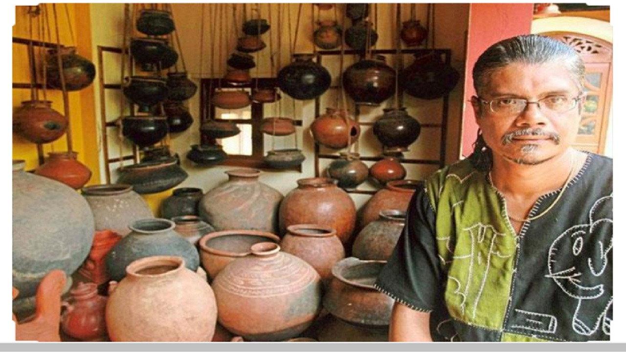Portrait of a Goan Collector backdrop