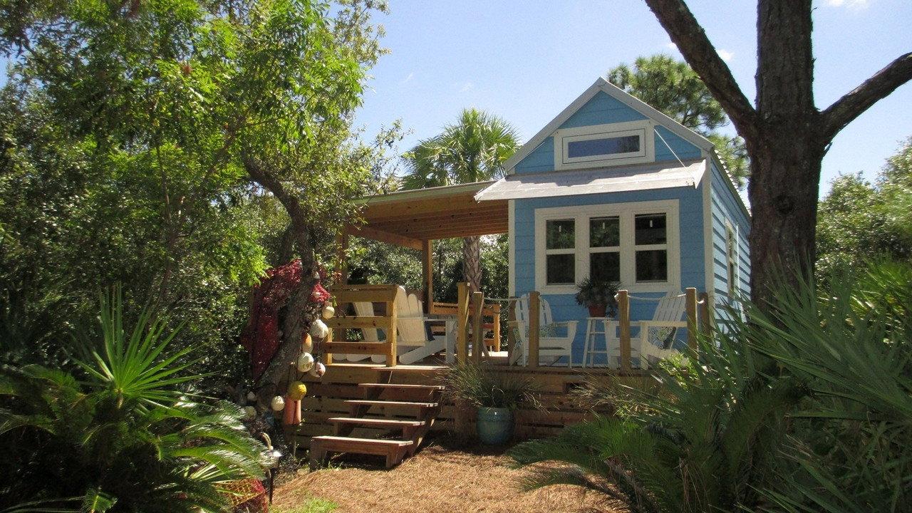 Tiny House Hunting backdrop