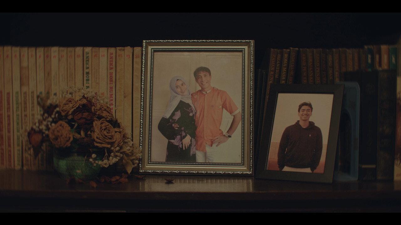 Utuh backdrop