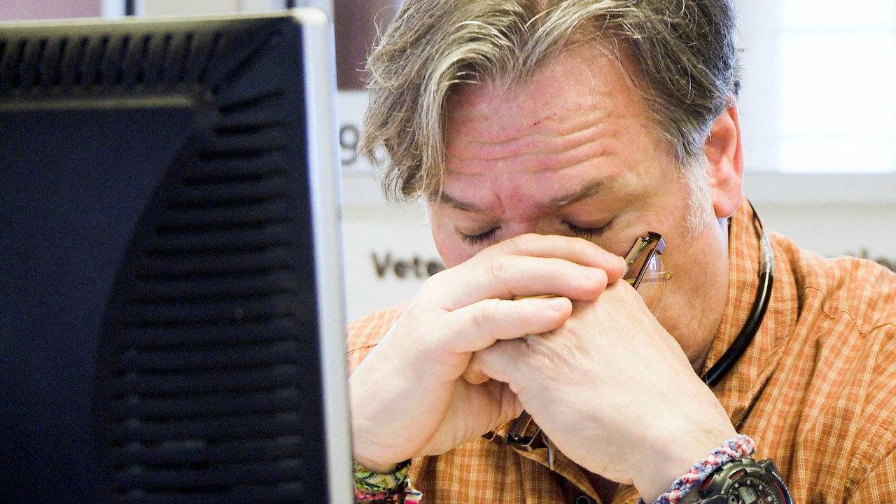 Crisis Hotline: Veterans Press 1 backdrop