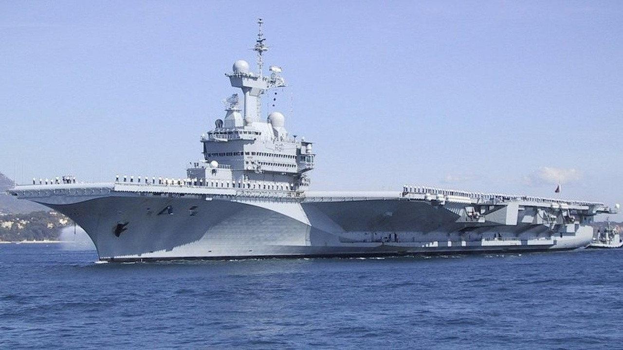 Les Secrets Du Porte-Avions Charles De Gaulle backdrop