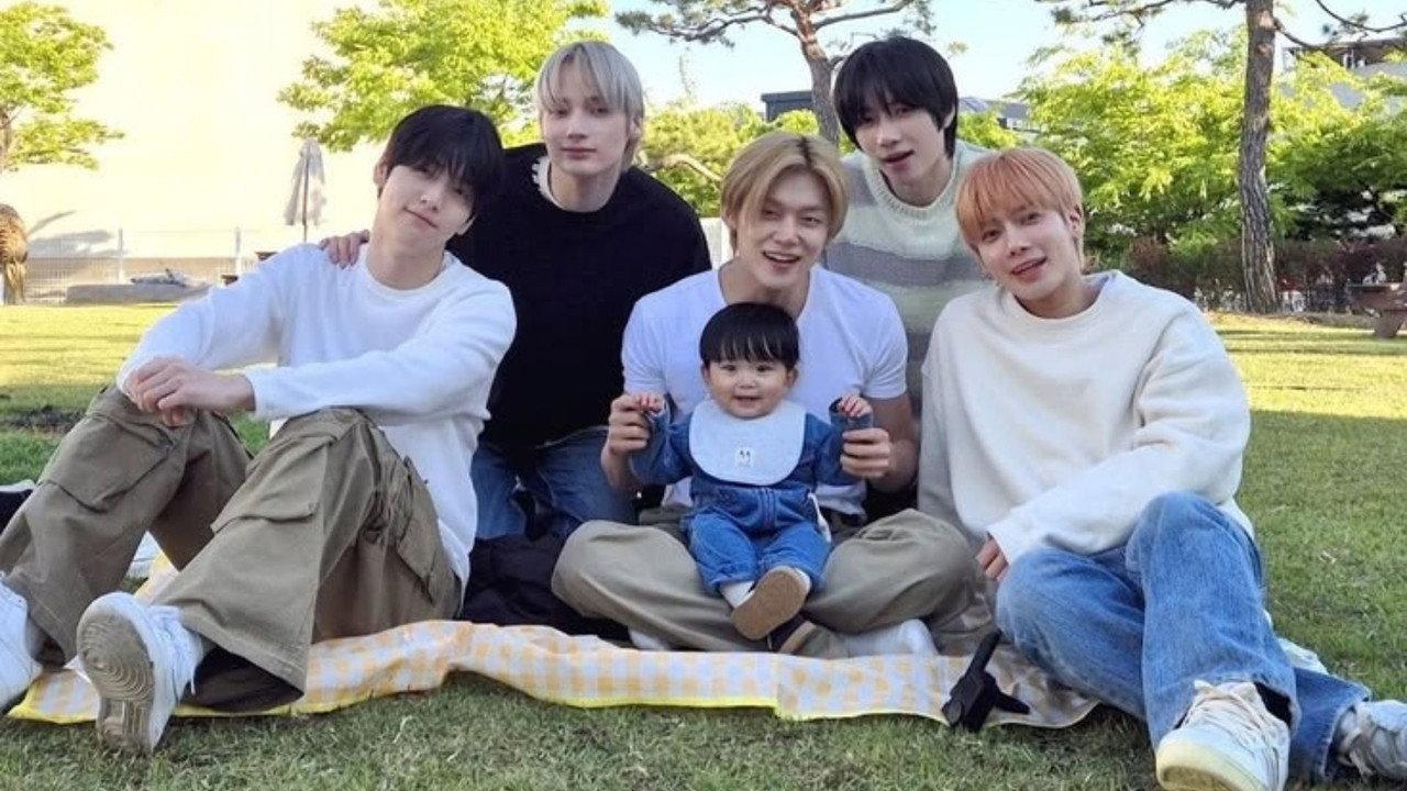 TXT's Parenting Diary backdrop