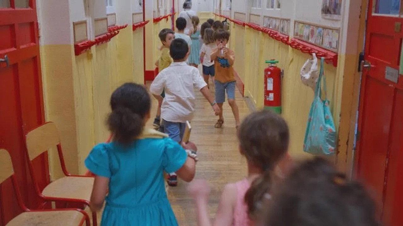 Une petite école française backdrop