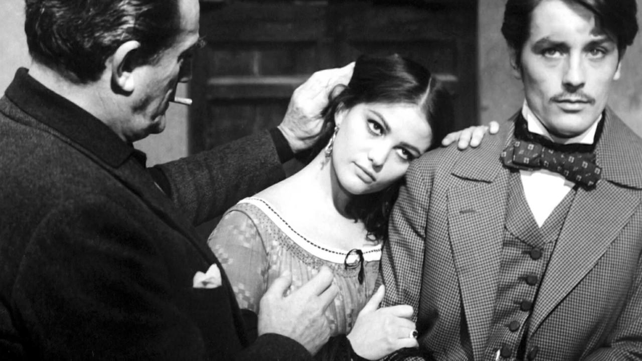 Claudia Cardinale, la créature du secret backdrop