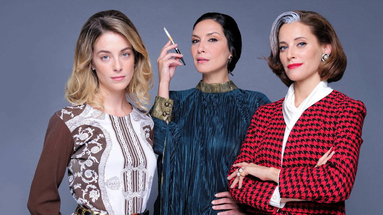 3 Women backdrop