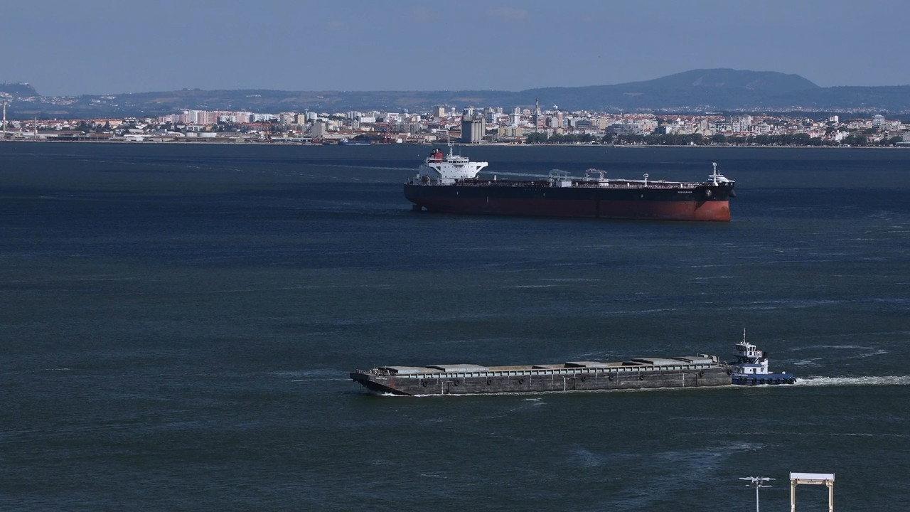 Mar Urbano Lisboa backdrop