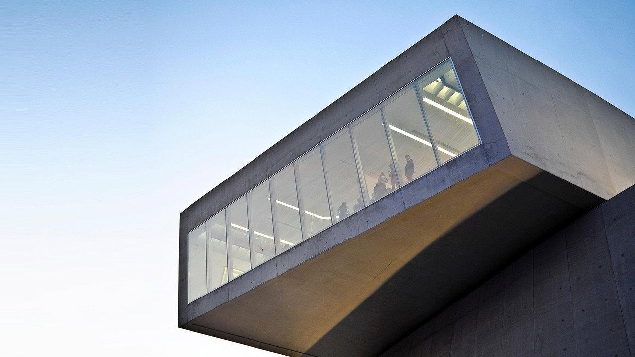 Essere MAXXI backdrop