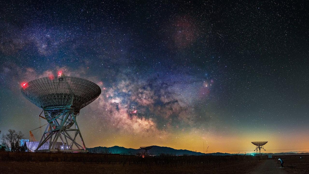 Aliens: The Big Think backdrop