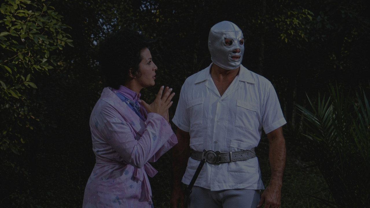 Santo in the Vengeance of the Mummy backdrop