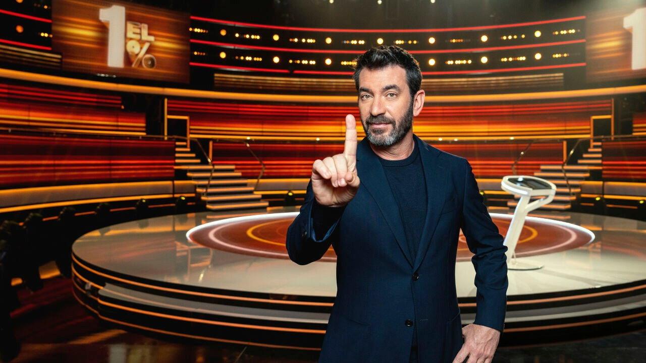 El 1% backdrop
