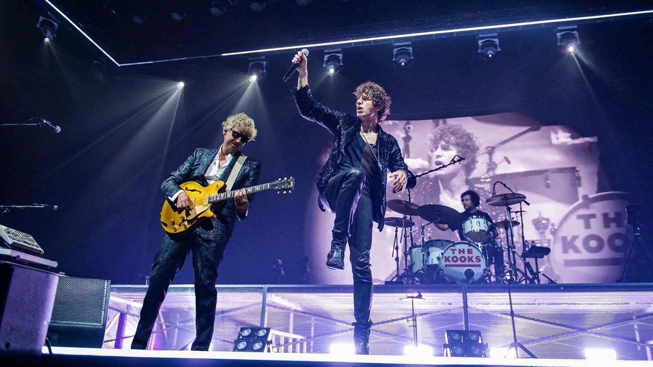 The Kooks @ Columbia Theater, Berlin backdrop
