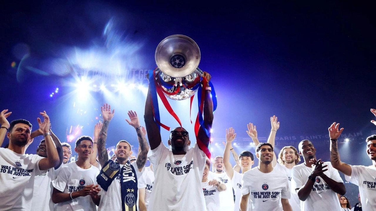 Back 2 Back - Paris dans la légende backdrop