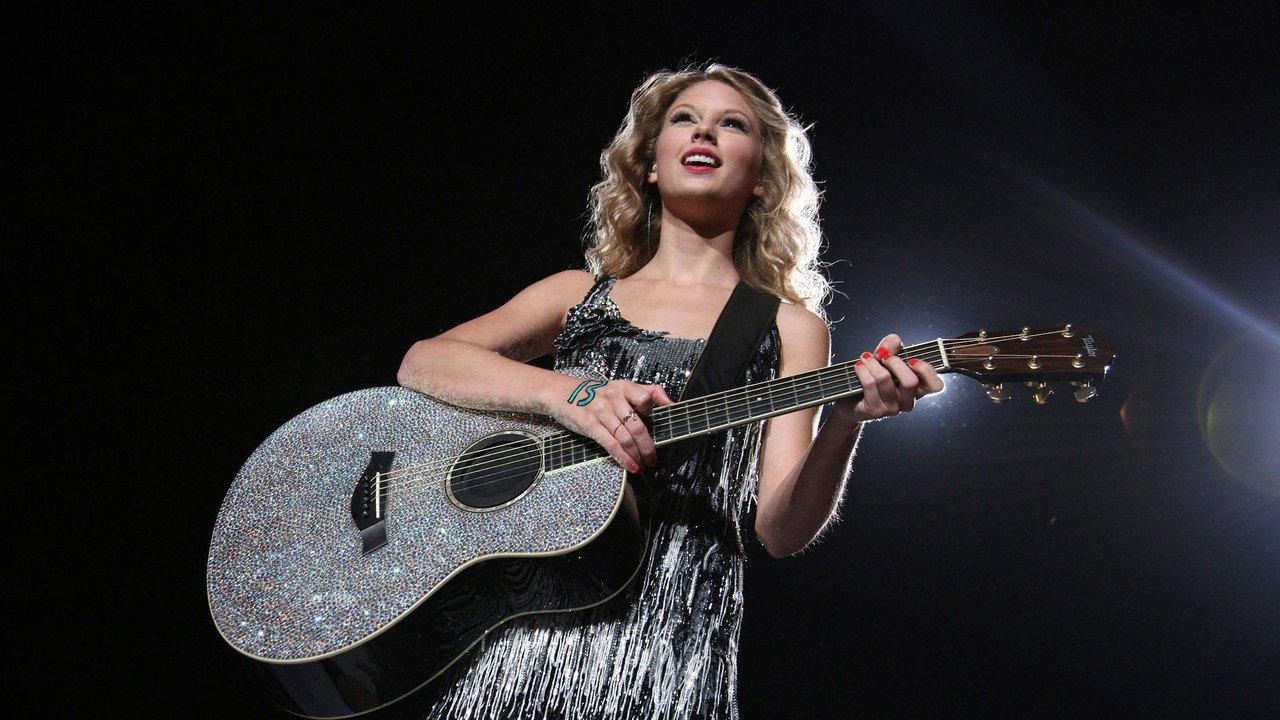Taylor Swift: Journey to Fearless backdrop