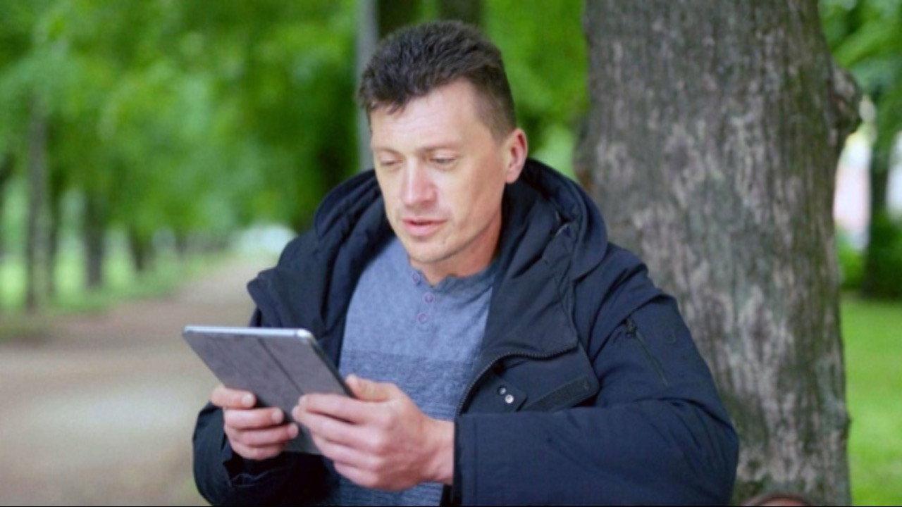 Gefährliche Apps - Im Netz der Datenhändler backdrop