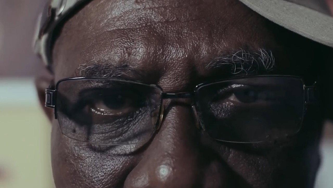 Conflitos e Abismos: A Expressão da Condição Humana backdrop
