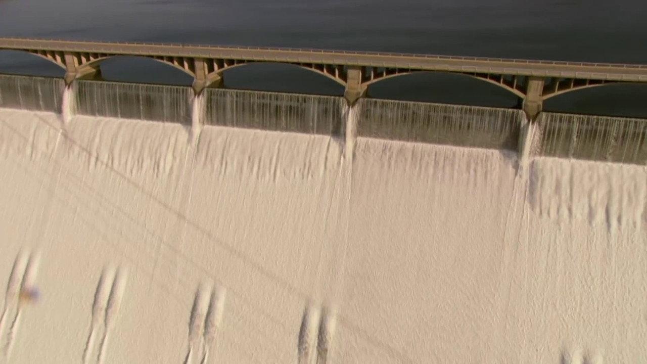 Grand Coulee Dam: A Man-Made Marvel backdrop