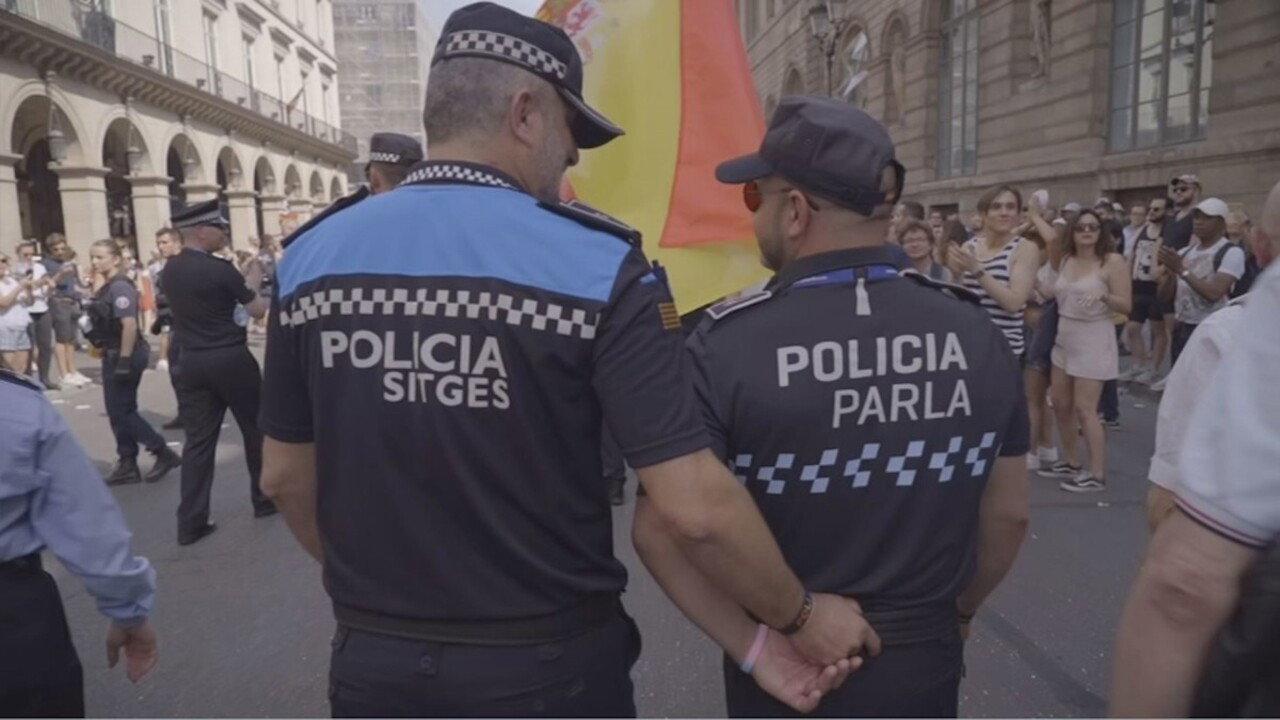 Coming out dans la police backdrop