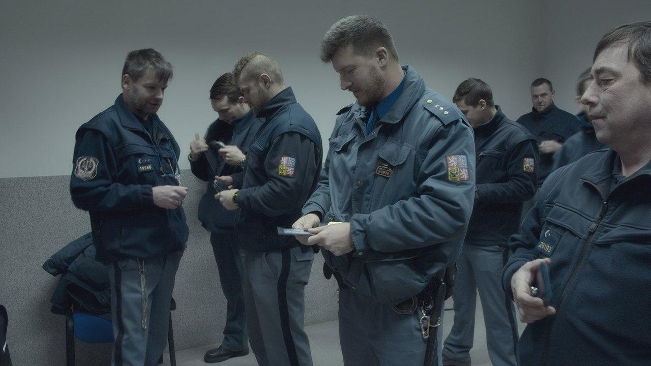 30 dní ze života českého dozorce backdrop
