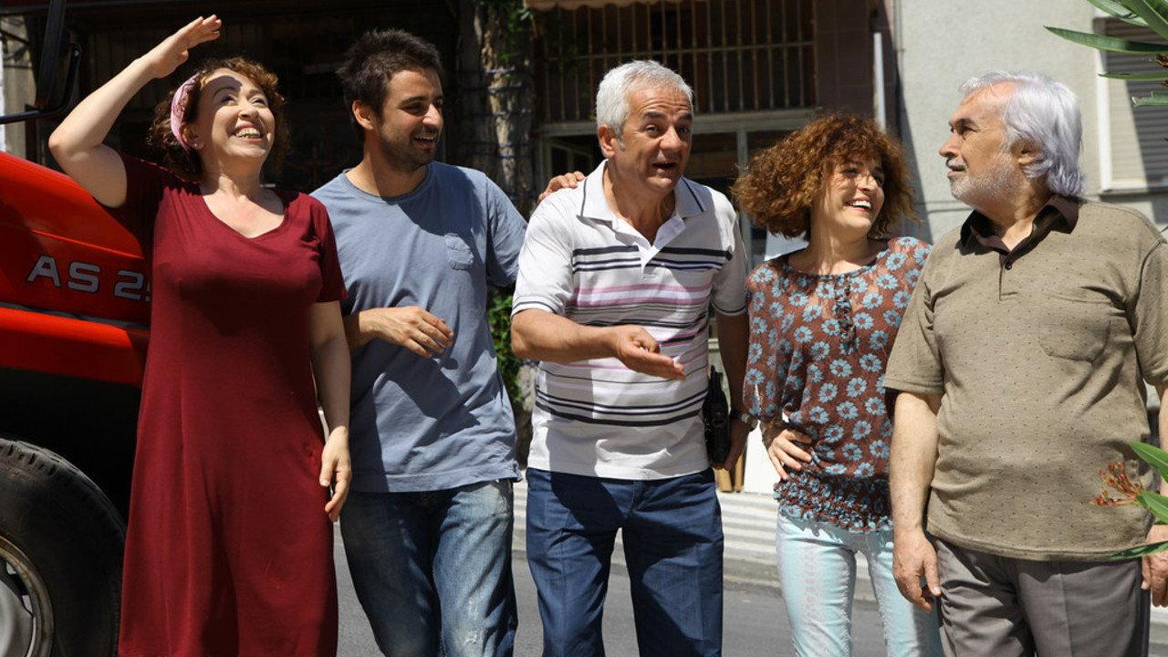 İbret-i Ailem backdrop