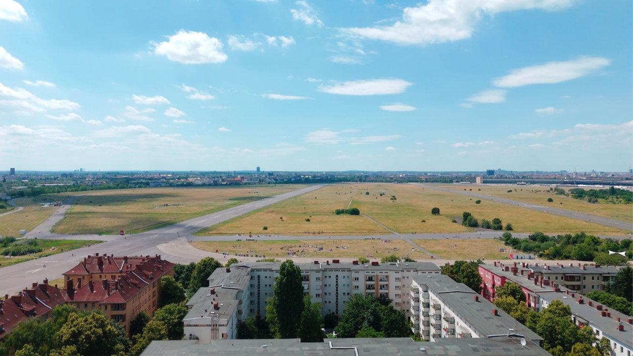 FELDLIEBE backdrop