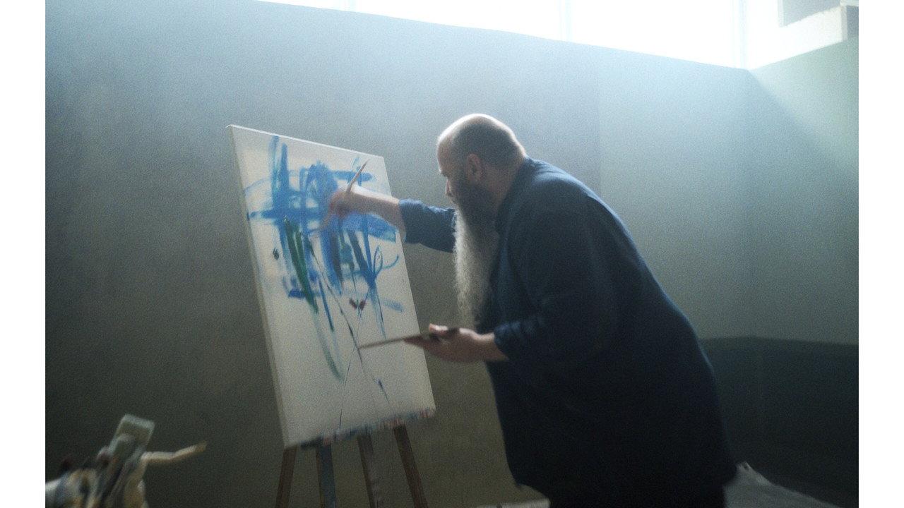 Glimpse of a canvas backdrop