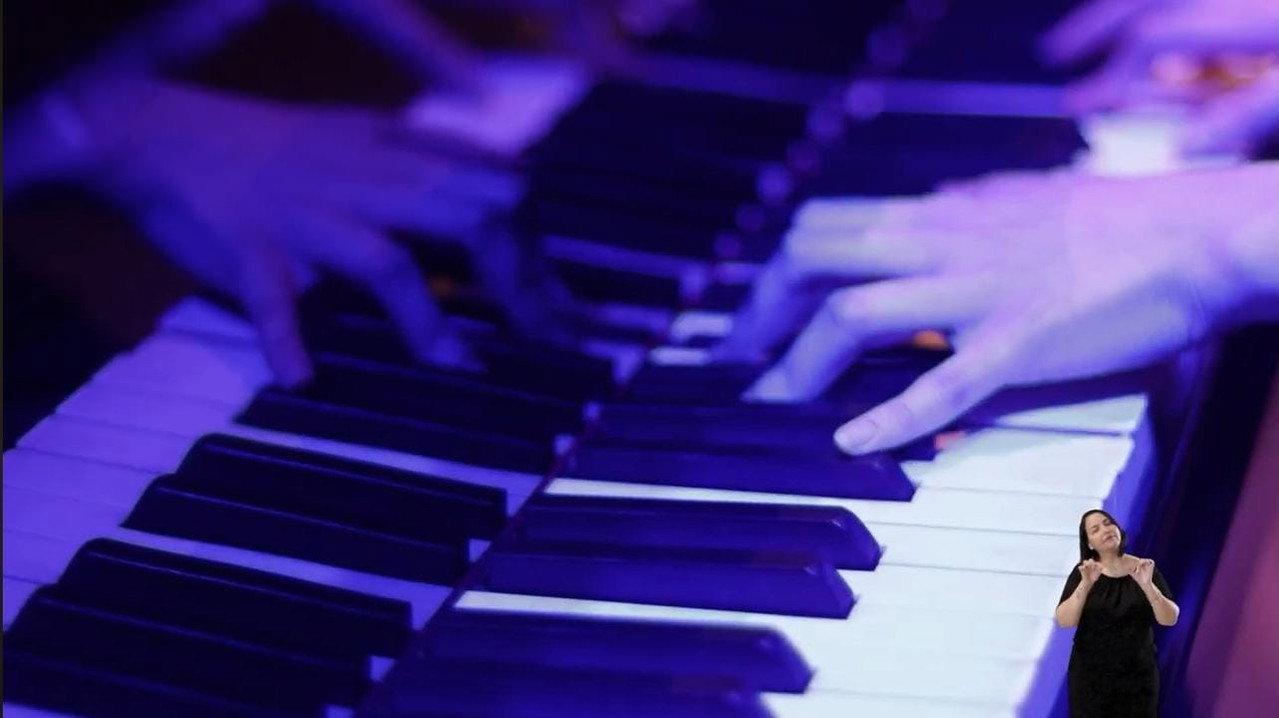 A Pianista backdrop