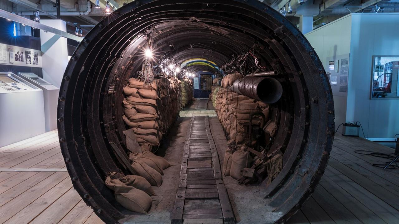Berlin Geheimoperation Tunnel backdrop