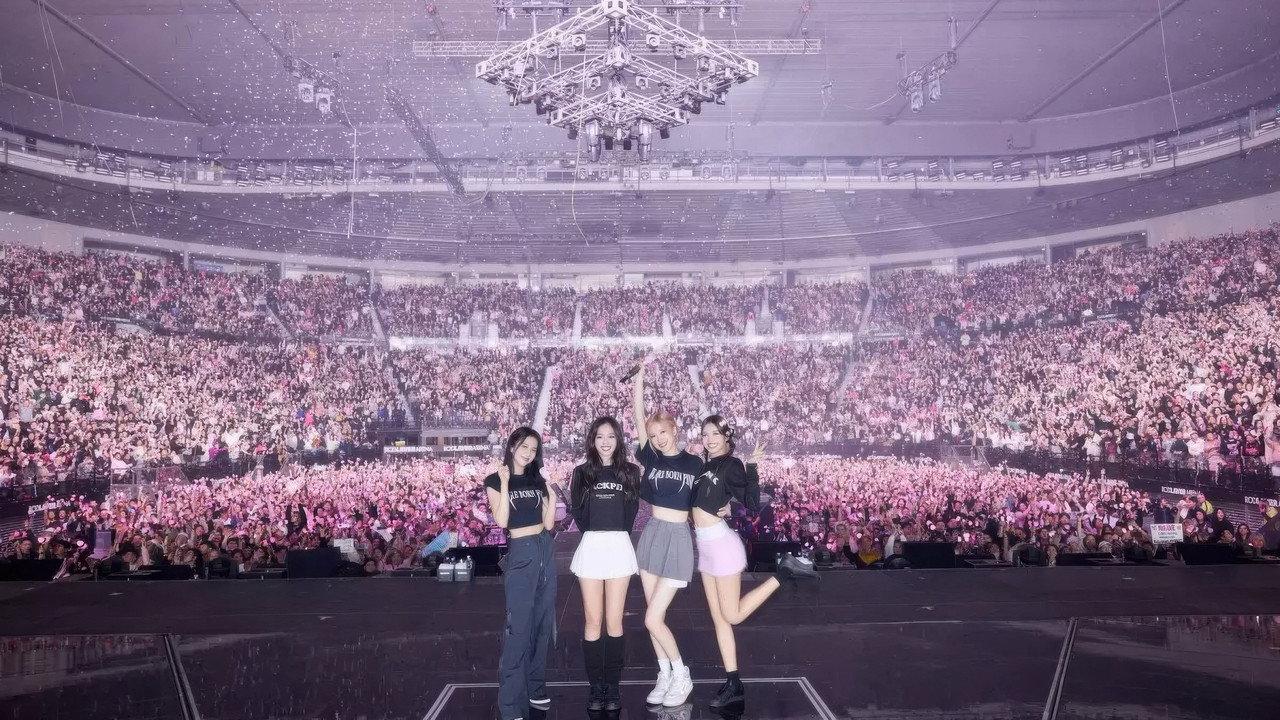 BLACKPINK - WORLD TOUR [BORN PINK] FINALE IN SEOUL backdrop