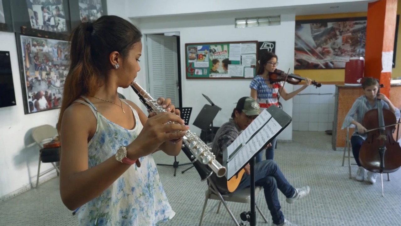 Canto de Família backdrop