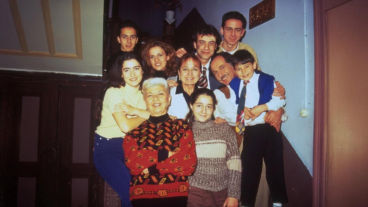Bizim Aile backdrop