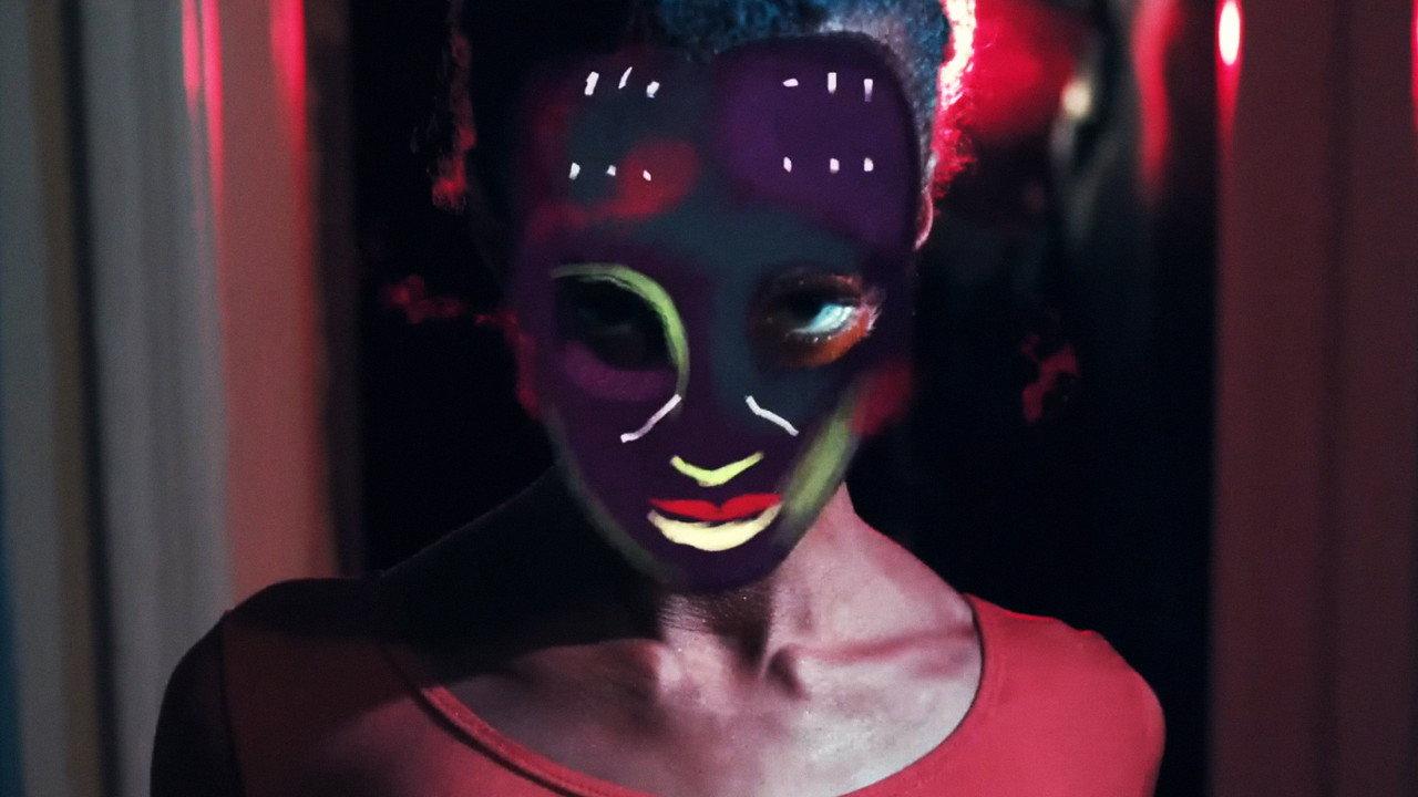 Mélissa Laveaux - Postman backdrop