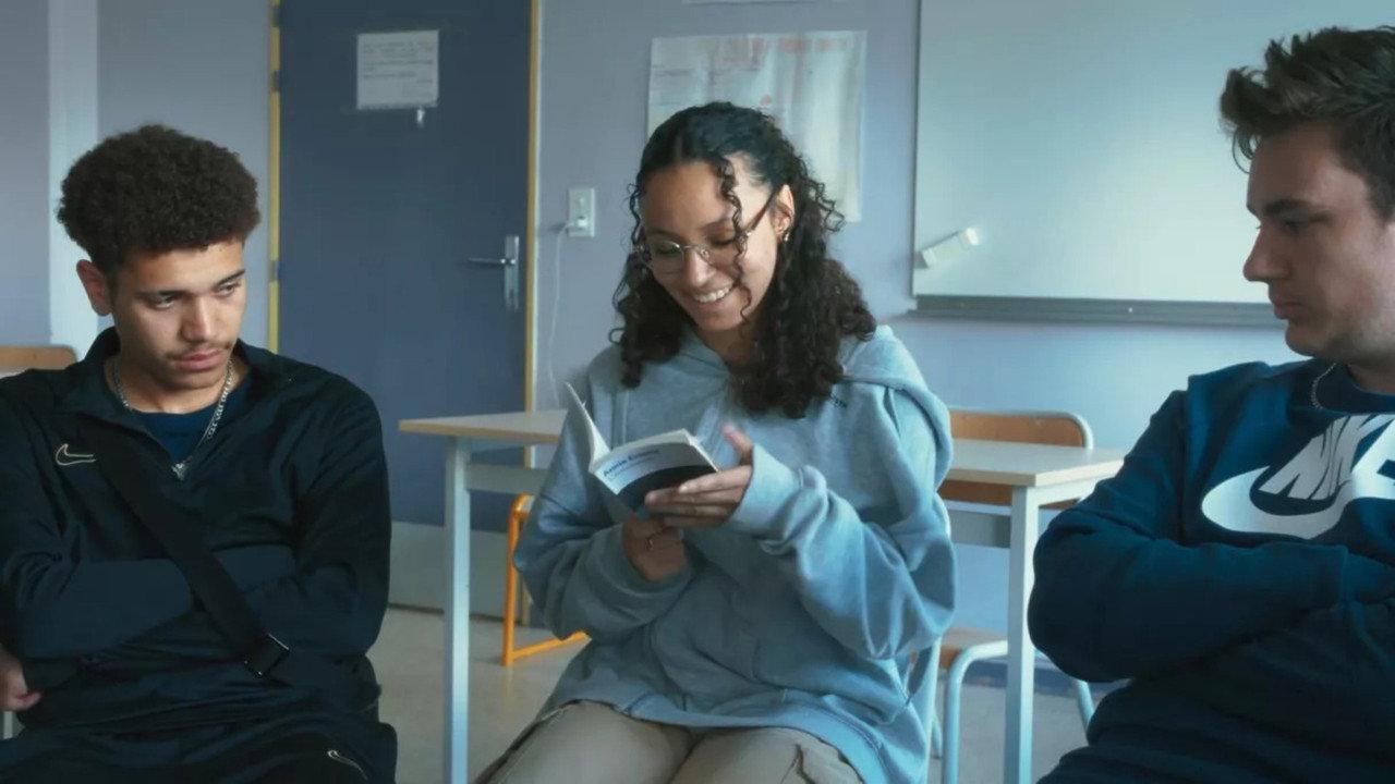 Writing Life – Annie Ernaux Through the Eyes of High School Students backdrop