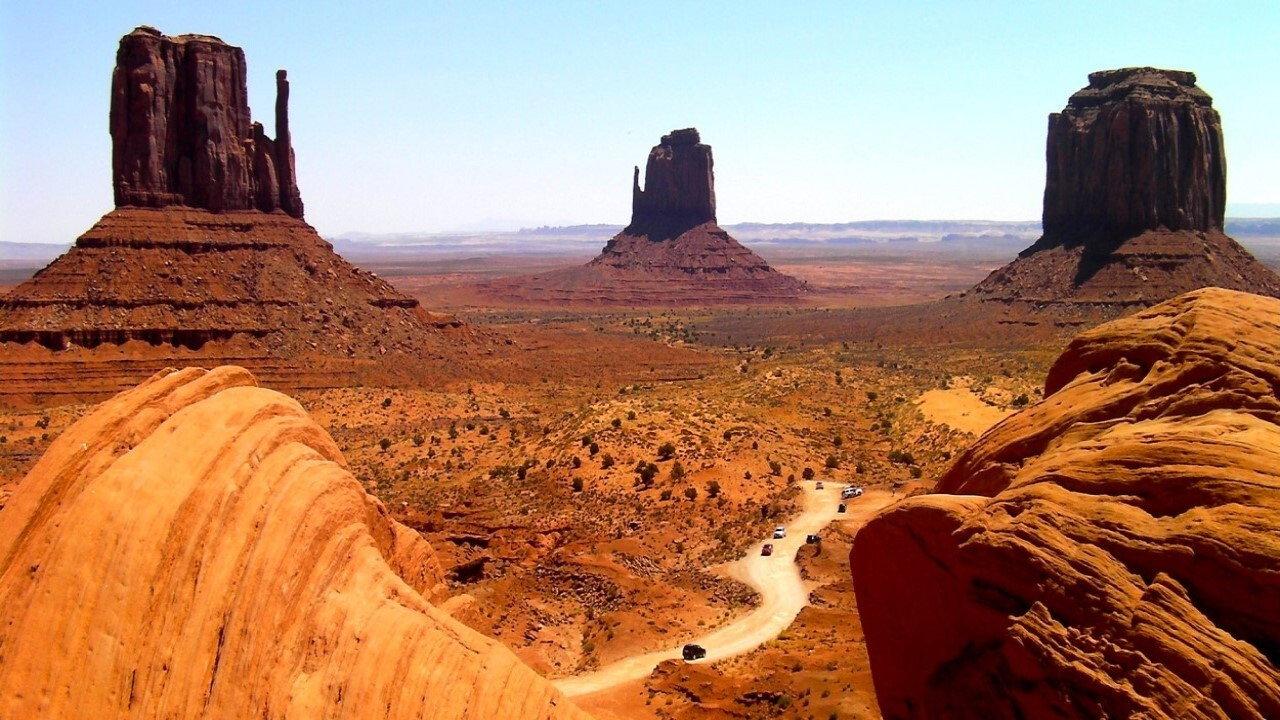 Les Grands Espaces de l'Ouest Américain backdrop