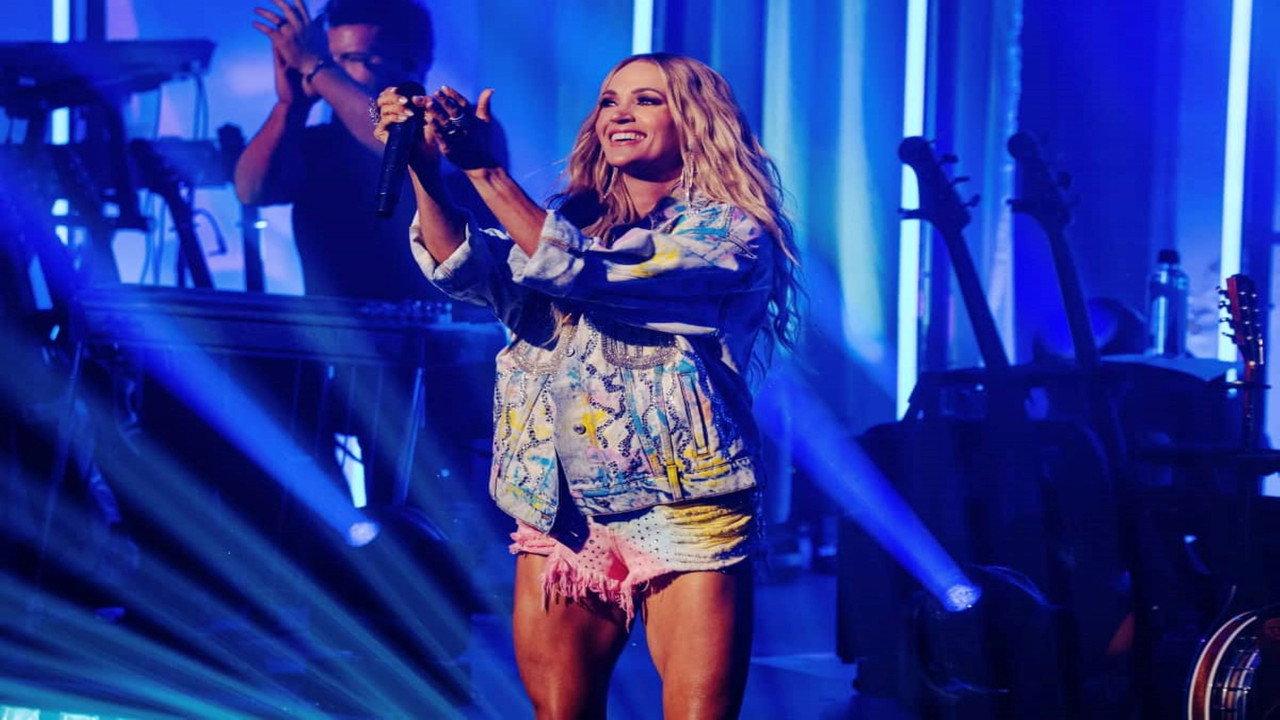Carrie Underwood: LIVE backdrop