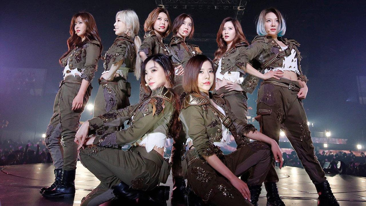 Girls' Generation ~Phantasia~ in Japan backdrop