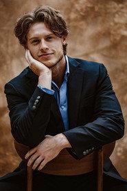 Brady Box profile photo