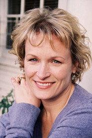 Elizabeth Dennehy profile photo