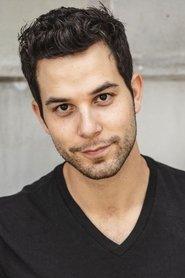 Skylar Astin profile photo