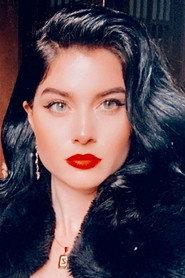 Evelyn Hollow profile photo