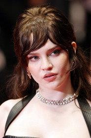 Sophie Thatcher profile photo
